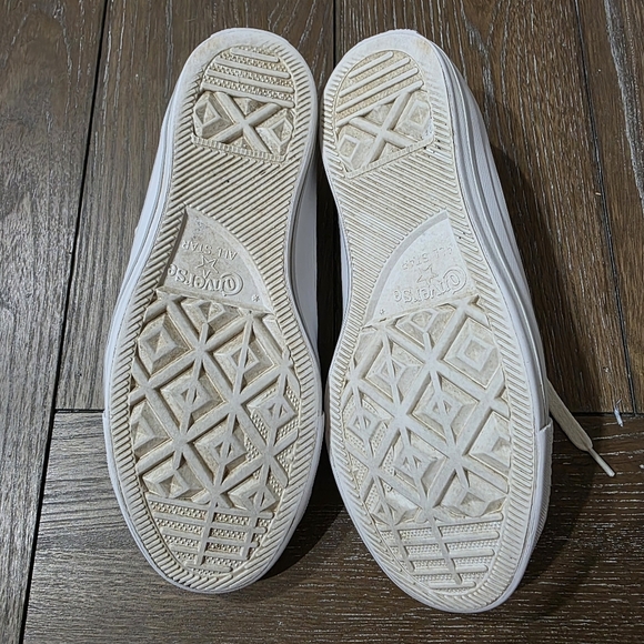 Converse Chuck Taylor All Star Leather OX Sneaker, Women's Size 7 - Picture 7 of 9